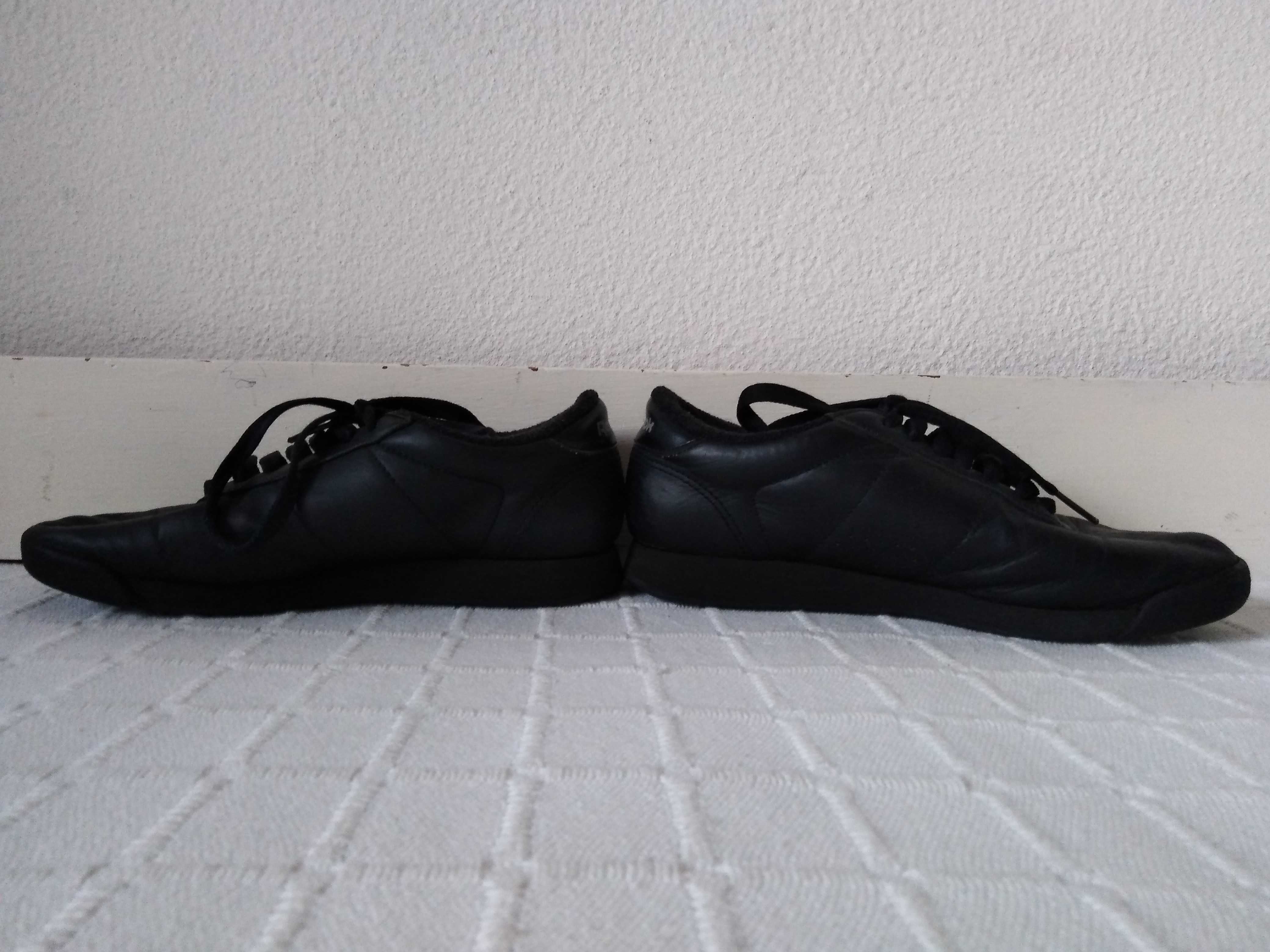 Sapatilhas Negras Reebok Classic 37