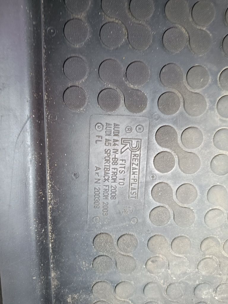 Dywaniki gumowe Audi A4 B8 komplet