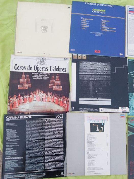 12 discos incluindo Carmima Burana