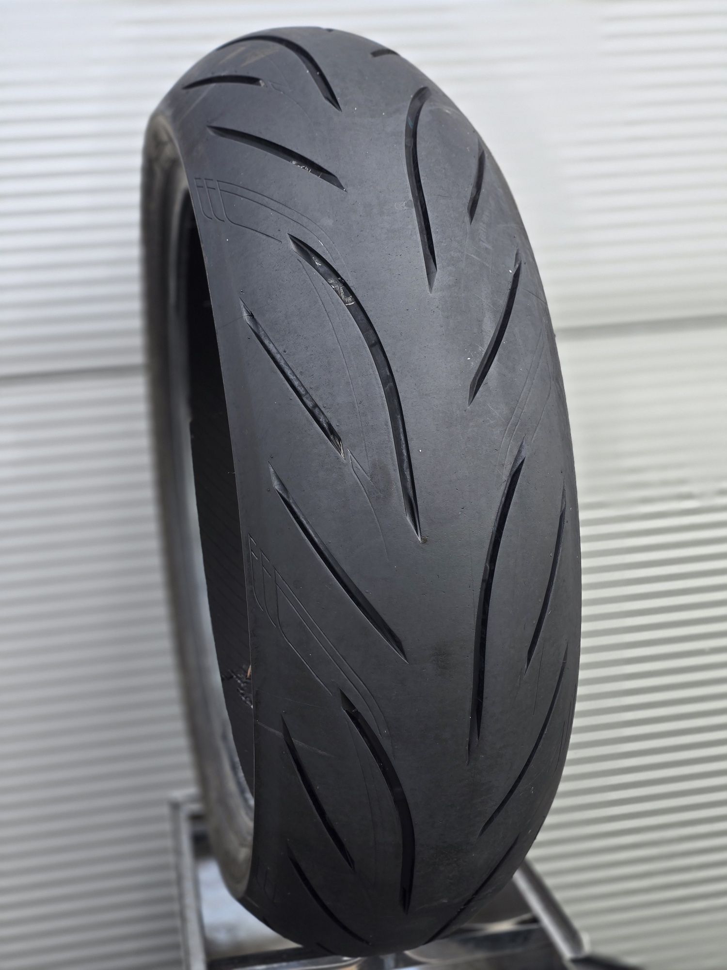 Opona Bridgestone Battlax s21r 180/55/17 ponad 5mm