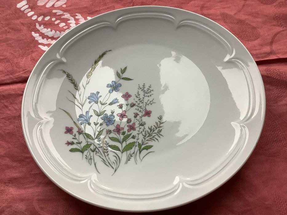 Блюдо   KAHLA  ( ГДР).