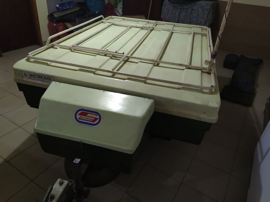 Atrelado tenda (Quarto + Sala) quase novo