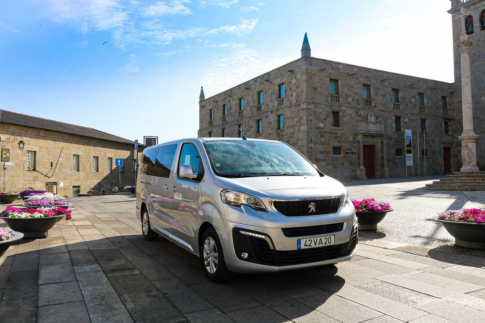 Transporte Privado em Minivan até 8 pessoas | Aeroportos | Tours
