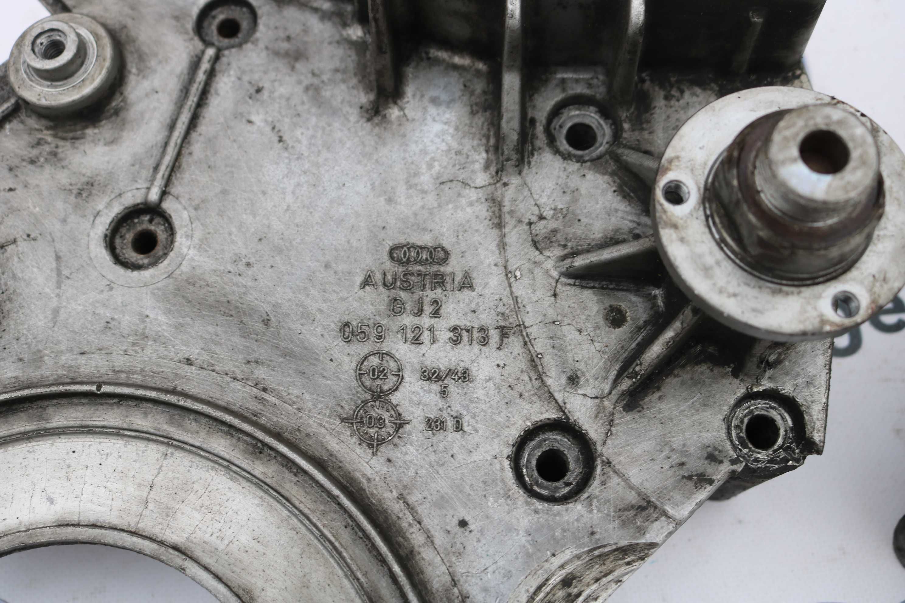 Кришка двигуна передня, кронштейн віскомуфти Audi A6 C5\A4 B6 2.5