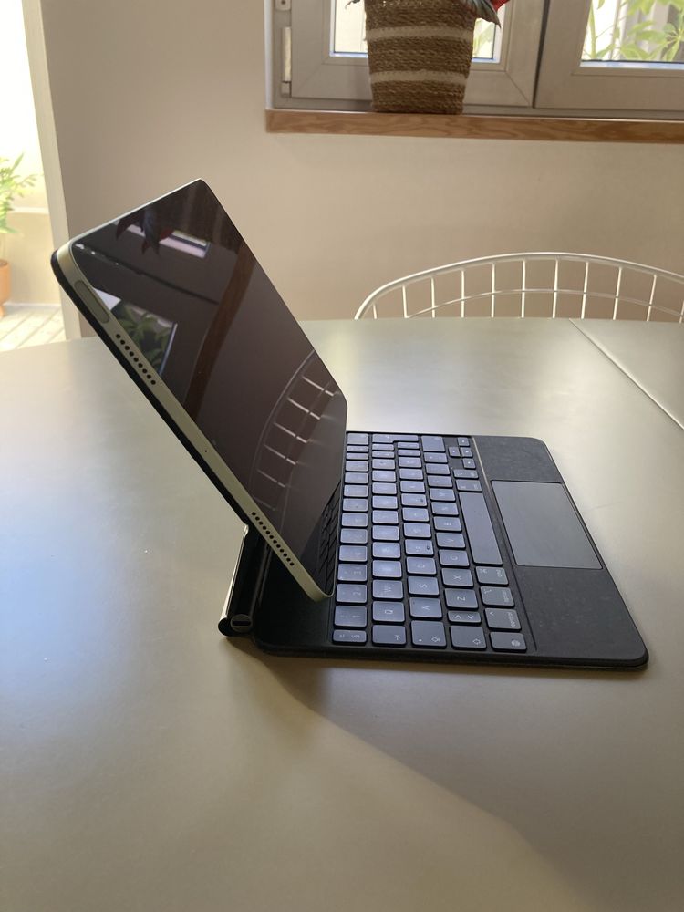 iPad Air (4th gen) 256GB + Magic Keyboard