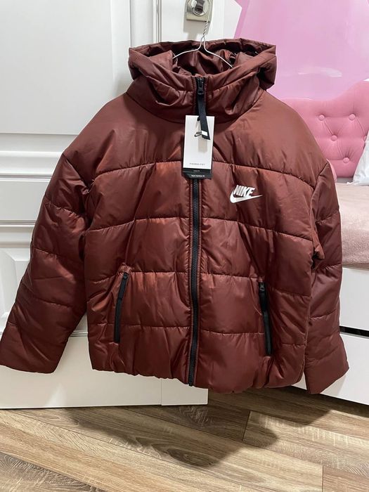 Nike куртка оригінал S
