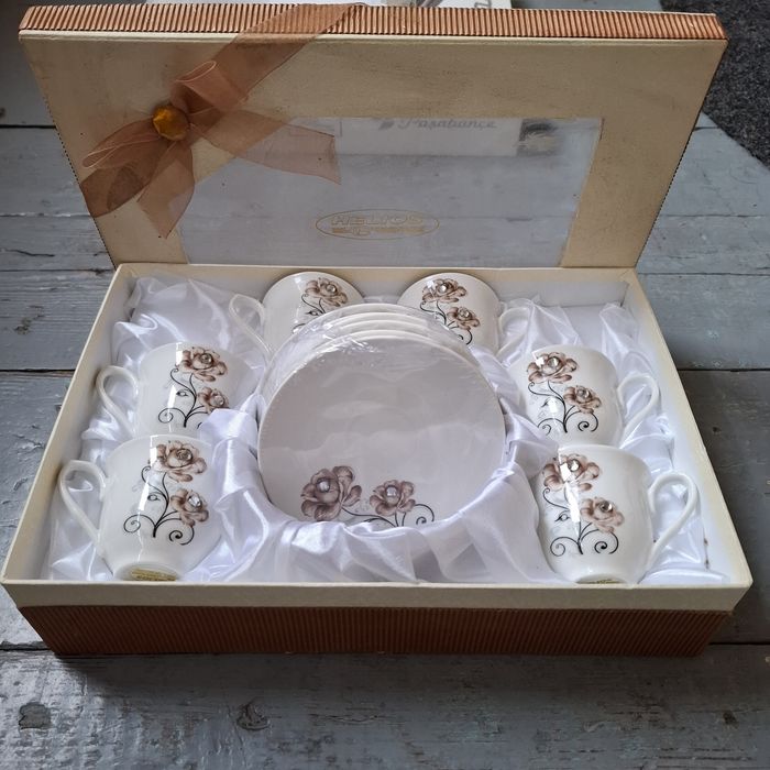 Продам новые чайные сервизы.