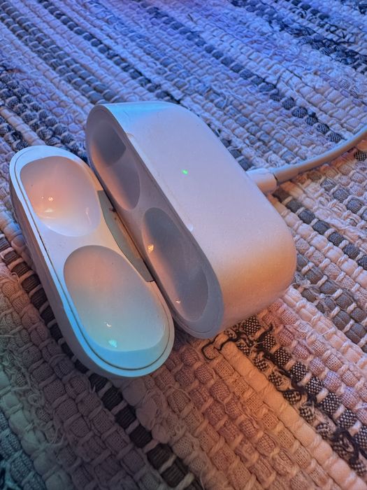 зарядний футляр для навушників Apple AirPods Pro