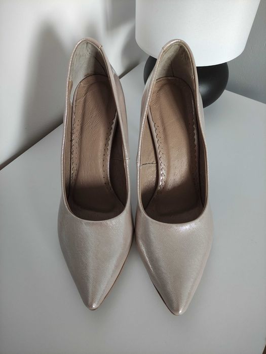 Szpilki nude beżowe 37 polskie