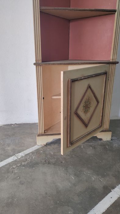 Móvel de canto antigo