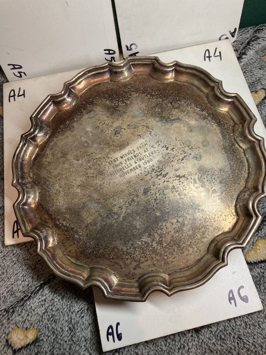 patera w srebrze na nóżkach przed 1980r zdobiona