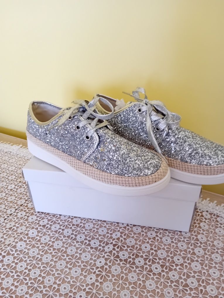 Buty trampki nowe.