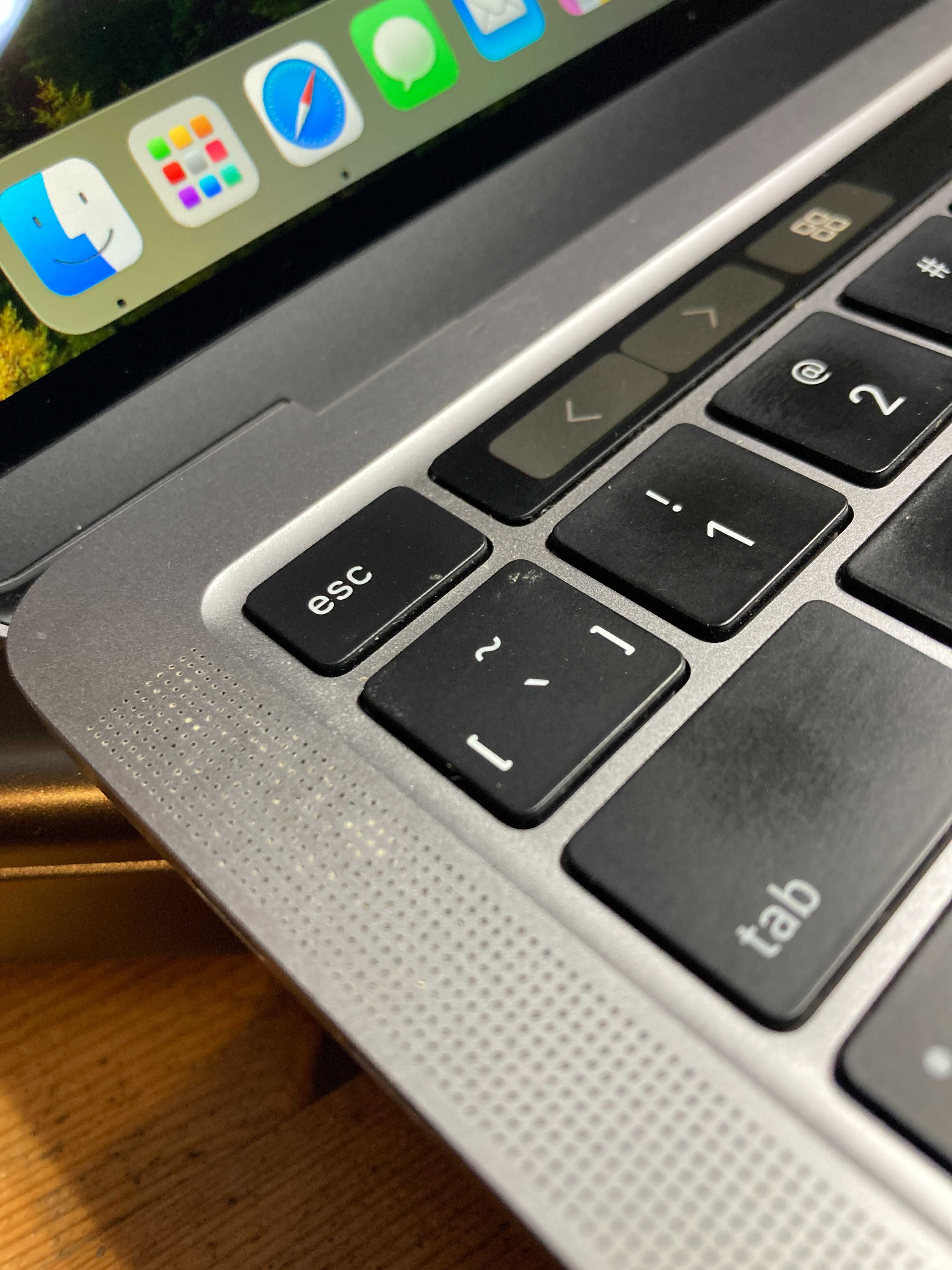 Macbook pro 13 M1 w bd stanie A2338