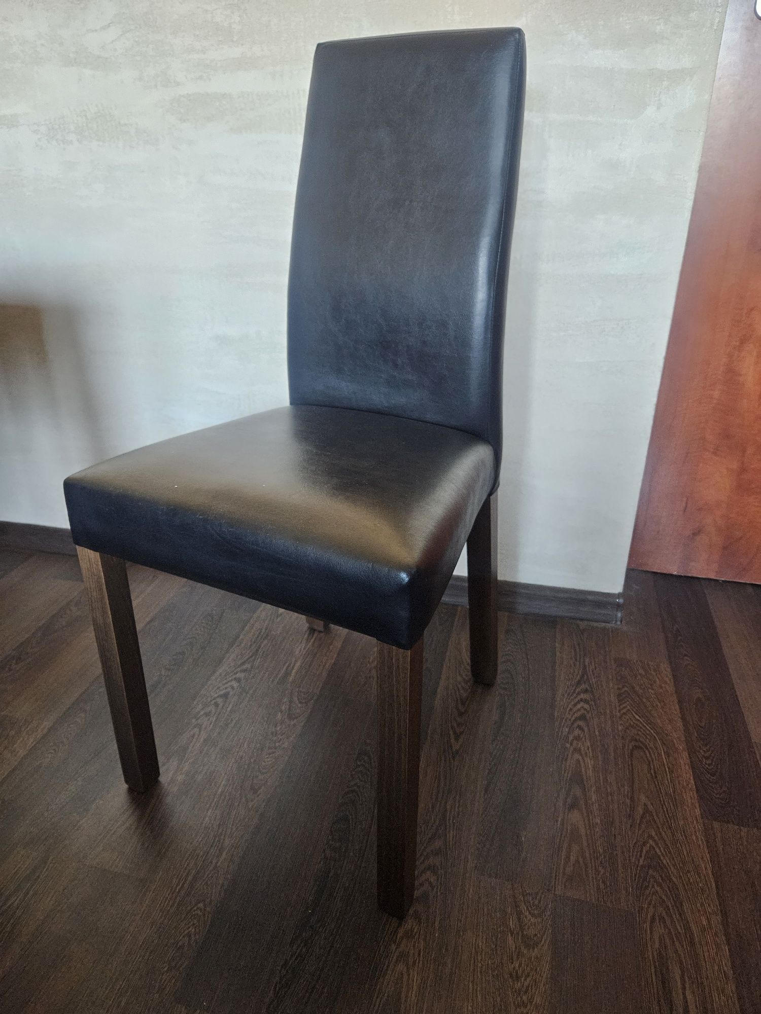 Krzesła tapicerowane- skora ekologiczna- kolor czarny- 4 szt