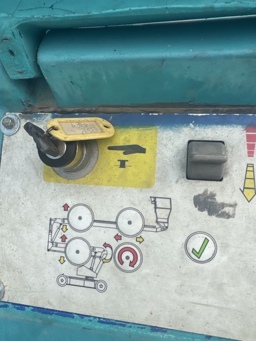 Plataforma articulada 13,5Mt elétrica Usada