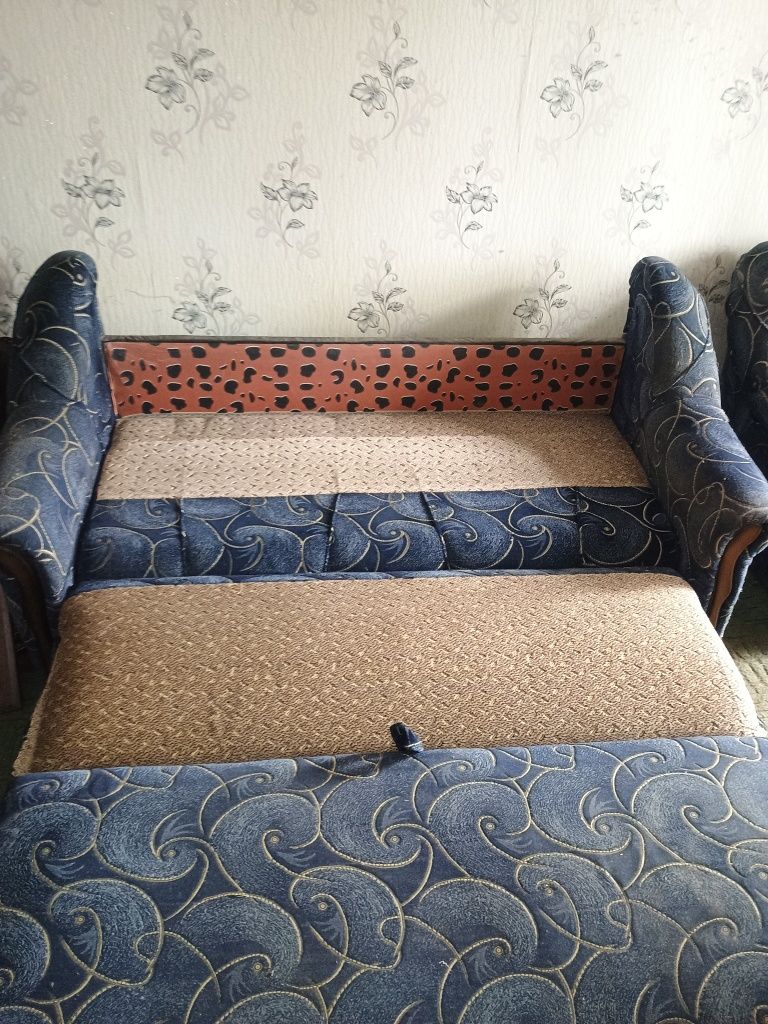 Продам диван та крісла