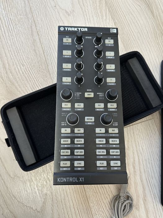 DJ контроллер Traktor Kontrol X1 MK2.
