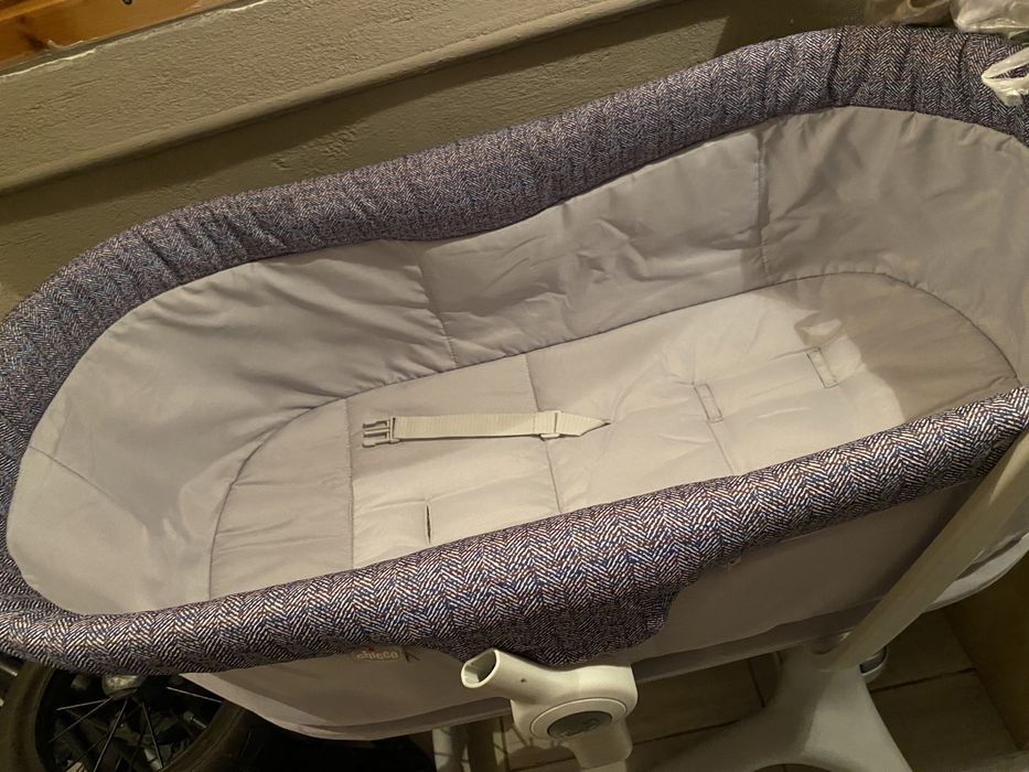 Chicco Baby hug 4in1 łóżeczko przenośne krzesełko na kółkach