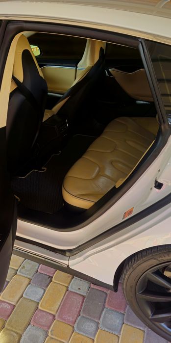 Продам Tesla S p85+