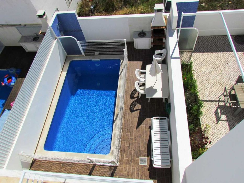 Moradia c/ Piscina LIVRE 8 outubro em diante