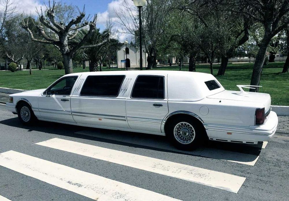 Limousine Casamentos Eventos Aniversários D. Solteiro Carros Clássicos