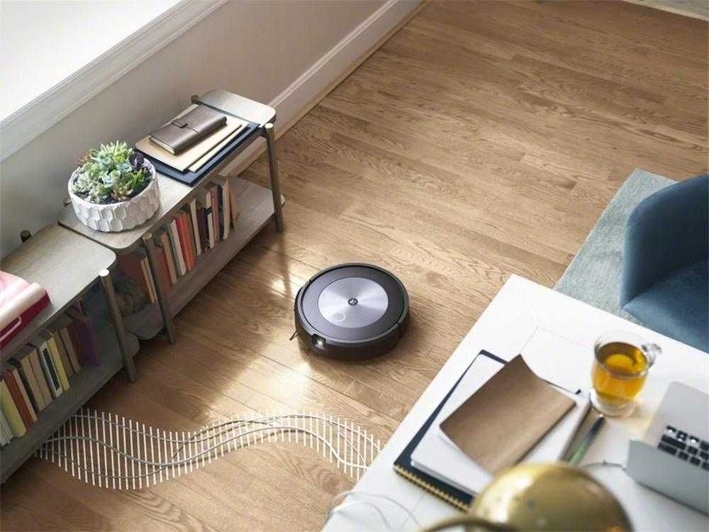 iRobot Roomba J7+ Aspirador Robô