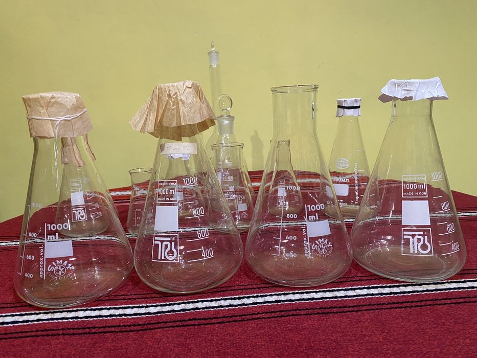 Лабораторні колби циліндри та інше
