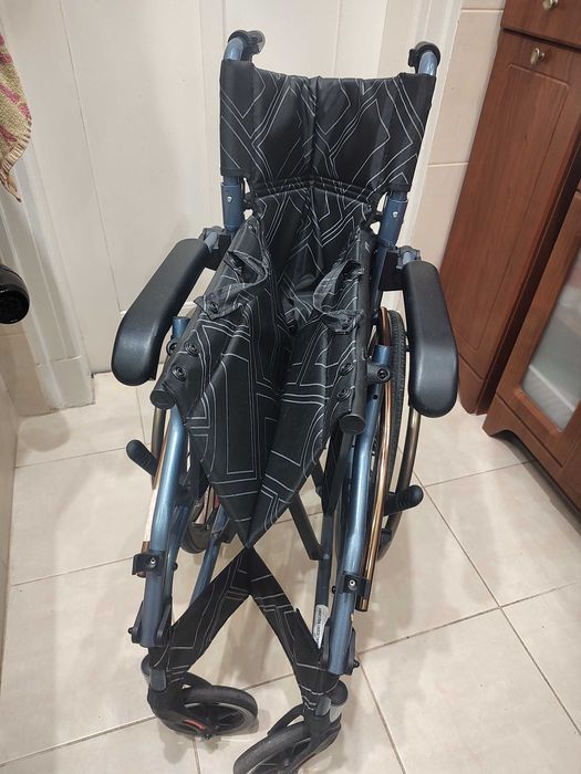 Wózek inwalidzki kompaktowy - na sprzedaż