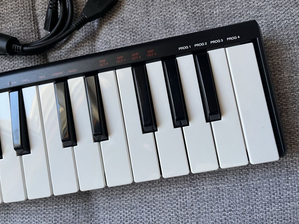 Teclado MIDI AKAI LPK 25