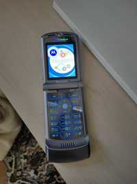 Мобильный телефон Motorola v 3