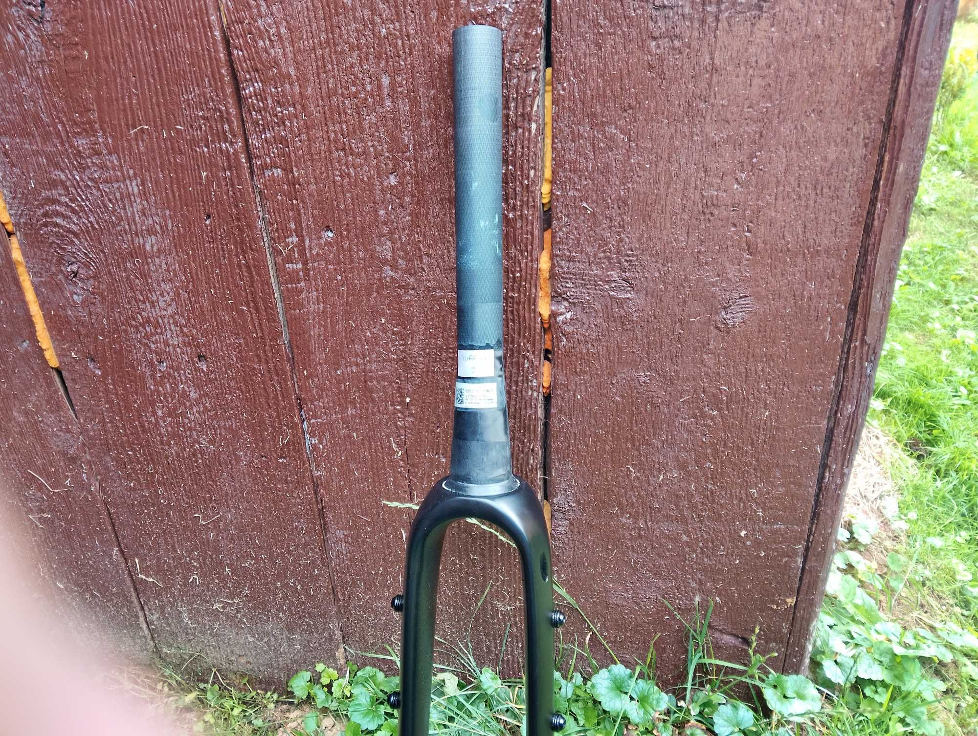 Widelec karbonowy author tapered