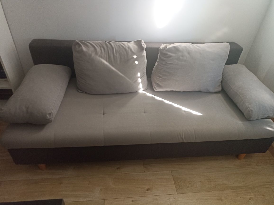 Sofa 3-osobowa – szara, z poduchami i bocznymi wałkami