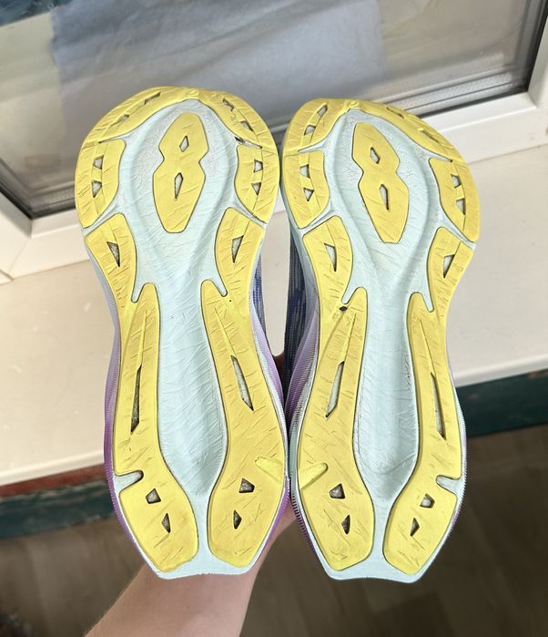 Оригінальні кросівки Asics Novablast 3 асікс 40,5 розмір 26см дитячі