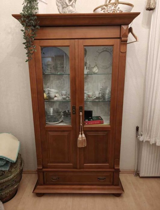 Zestaw mebli drewnianych