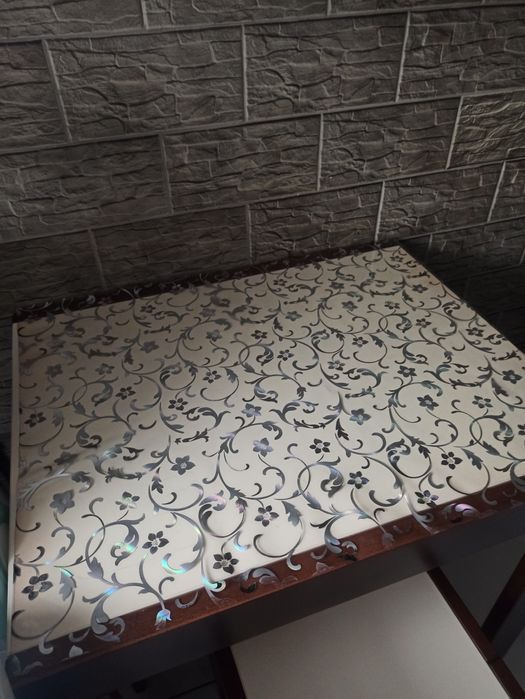 Розкладний  стіл з табуретками