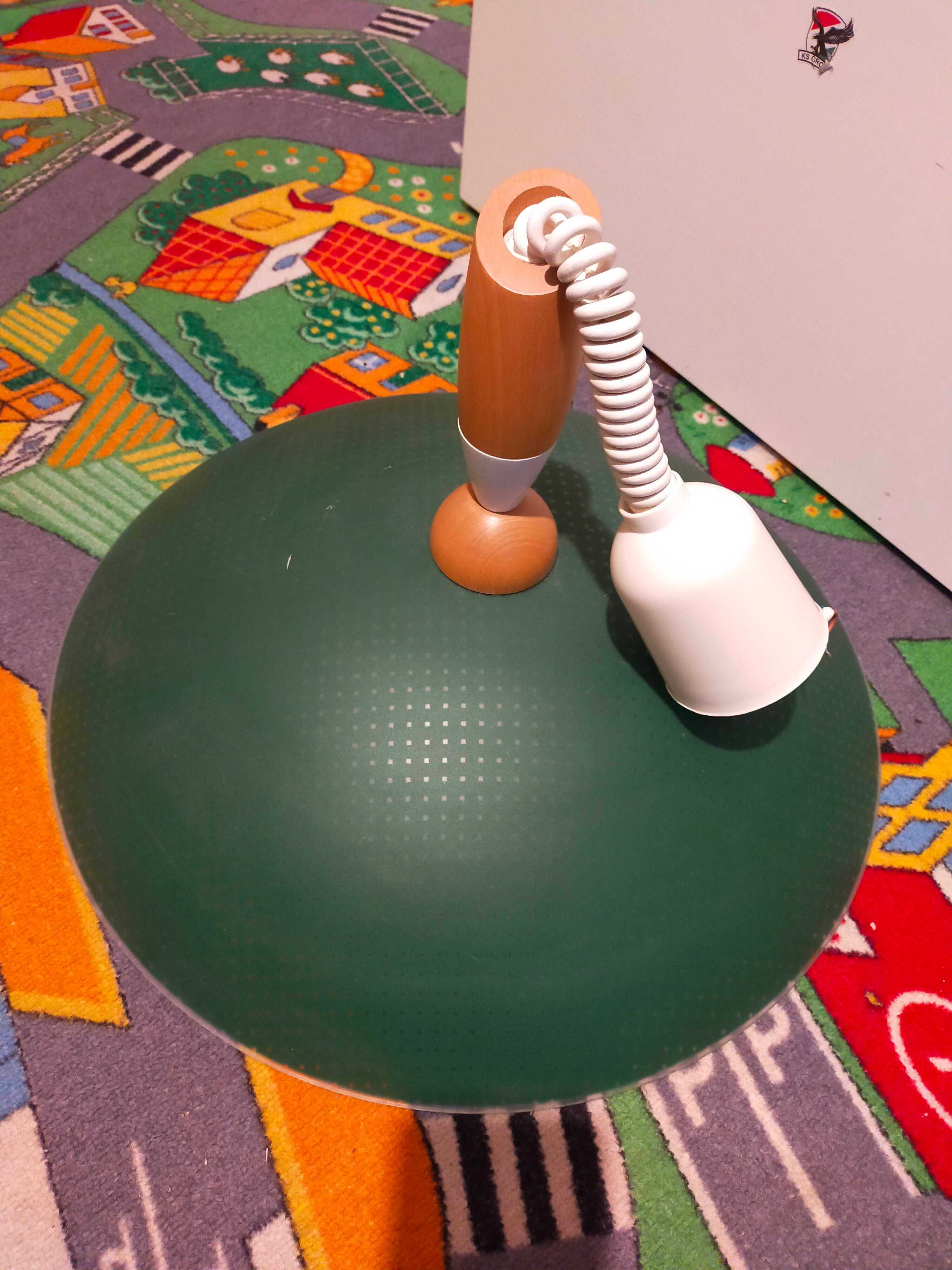 lampa wisząca z zielonym kloszem