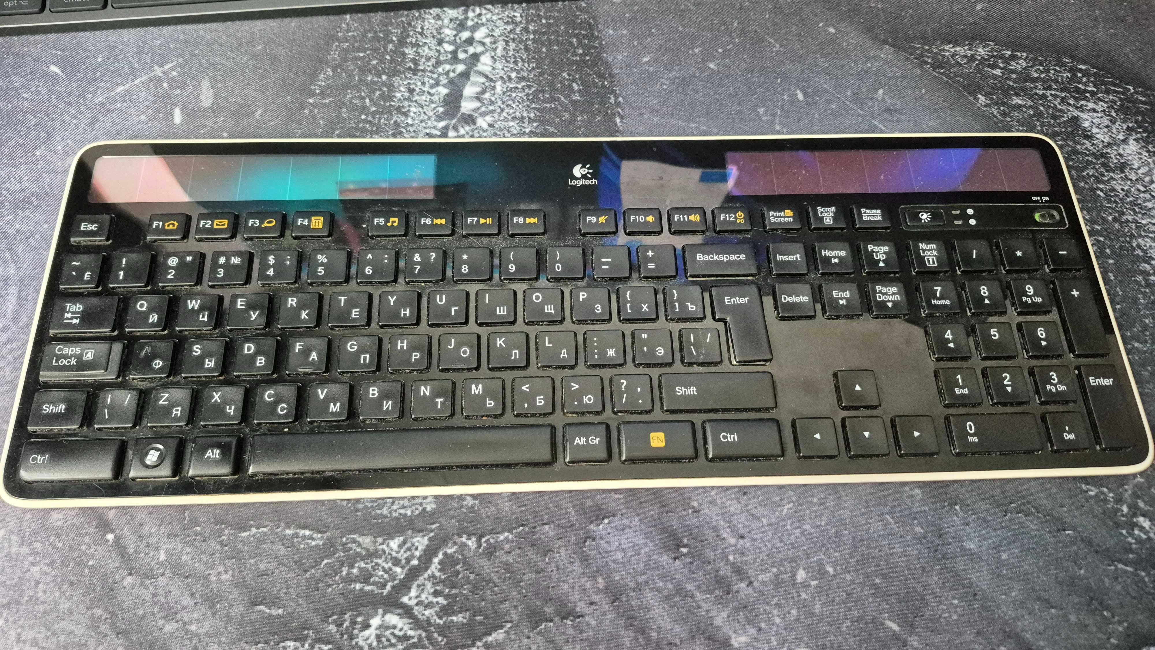 Logitech K750 клавіатура безпровідна з нюансом