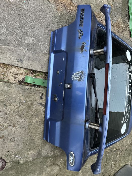 Разборка  форд эскорт крышка багажника ляда заднее стекло задняя дверь