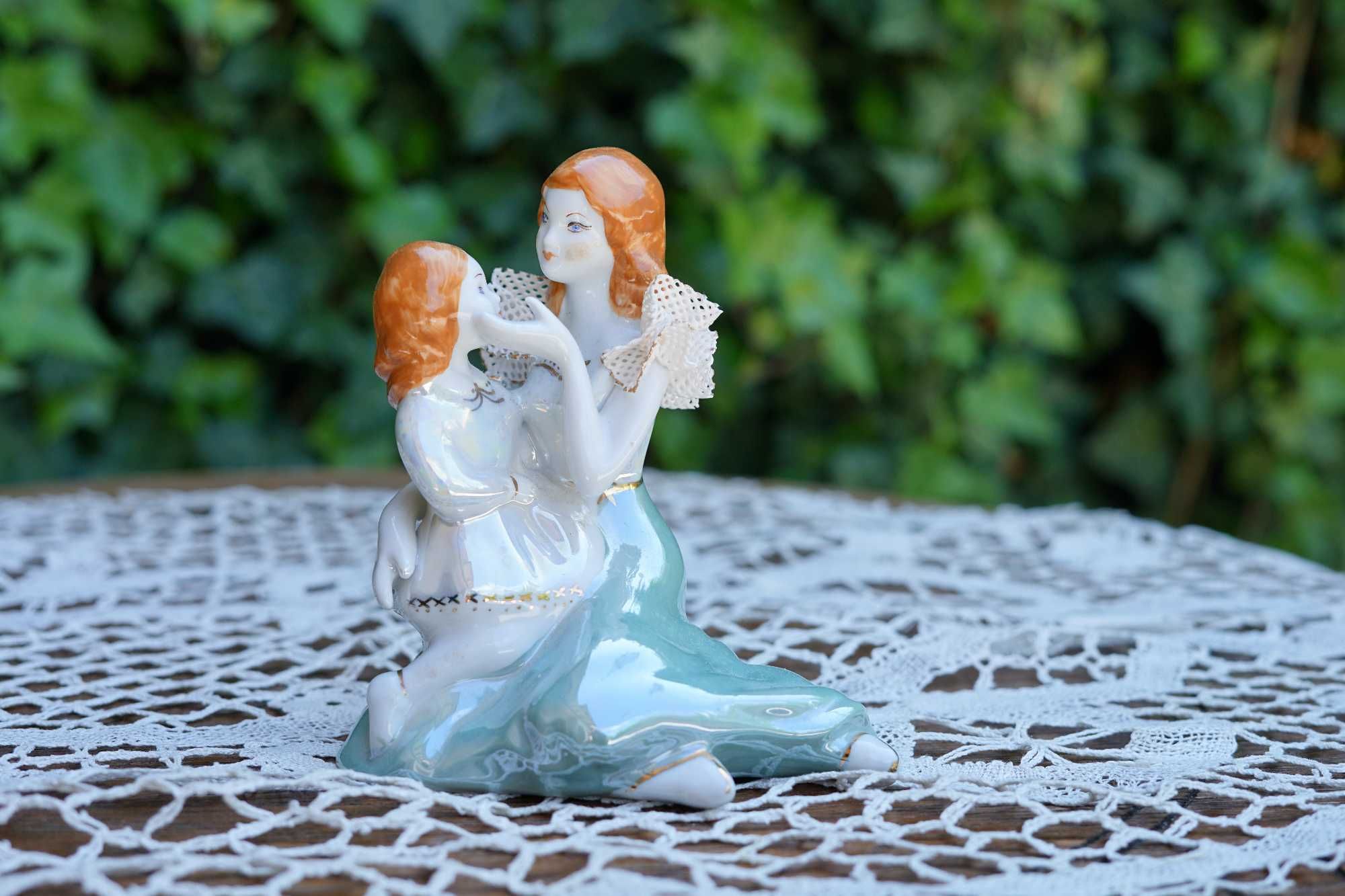 Figurka porcelanowa porcelana mama i córka Rumunia Stipo Dorohoi