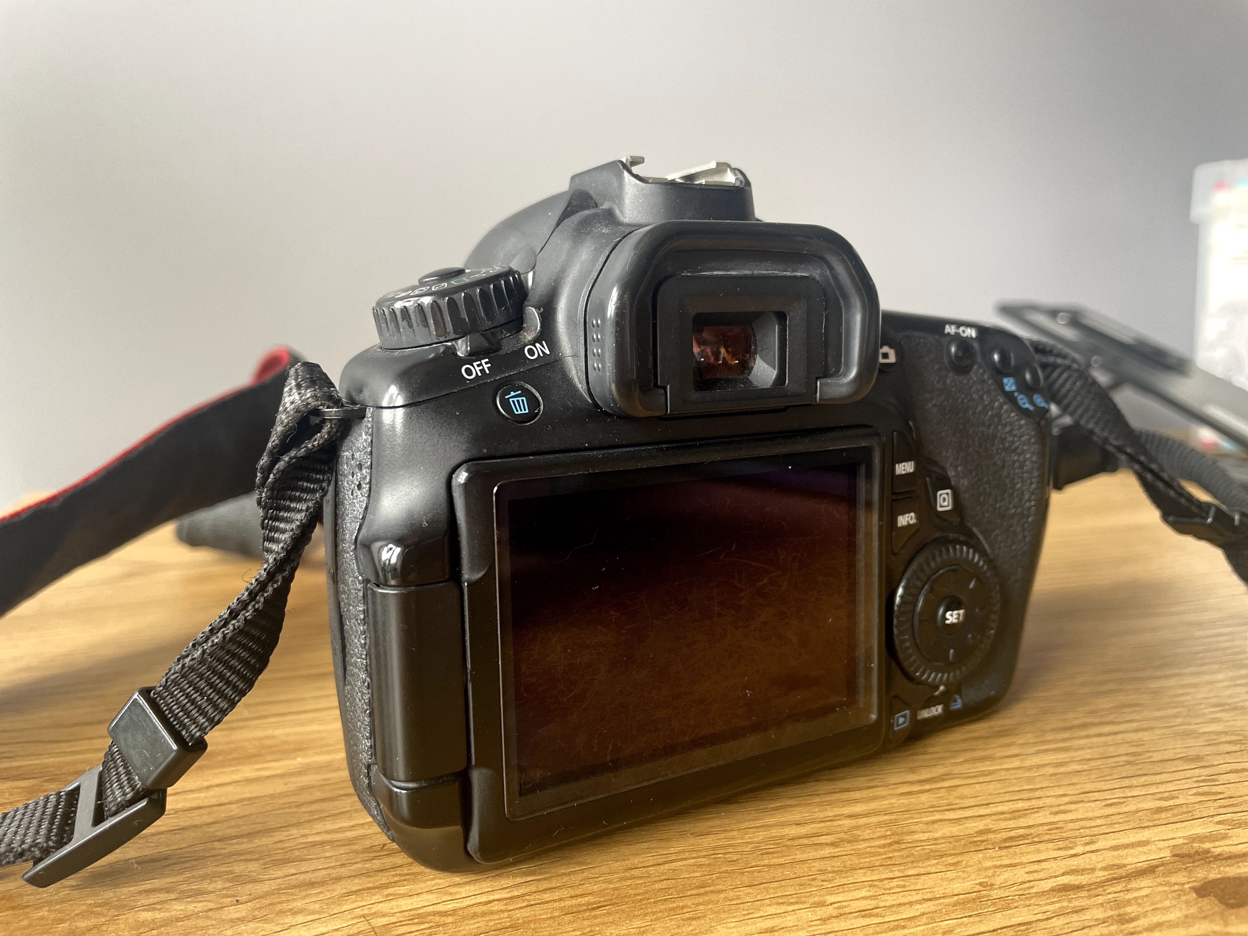 Canon EOS 60D z obiektywem FE 18mm–50 mm, f.3.5–5.6