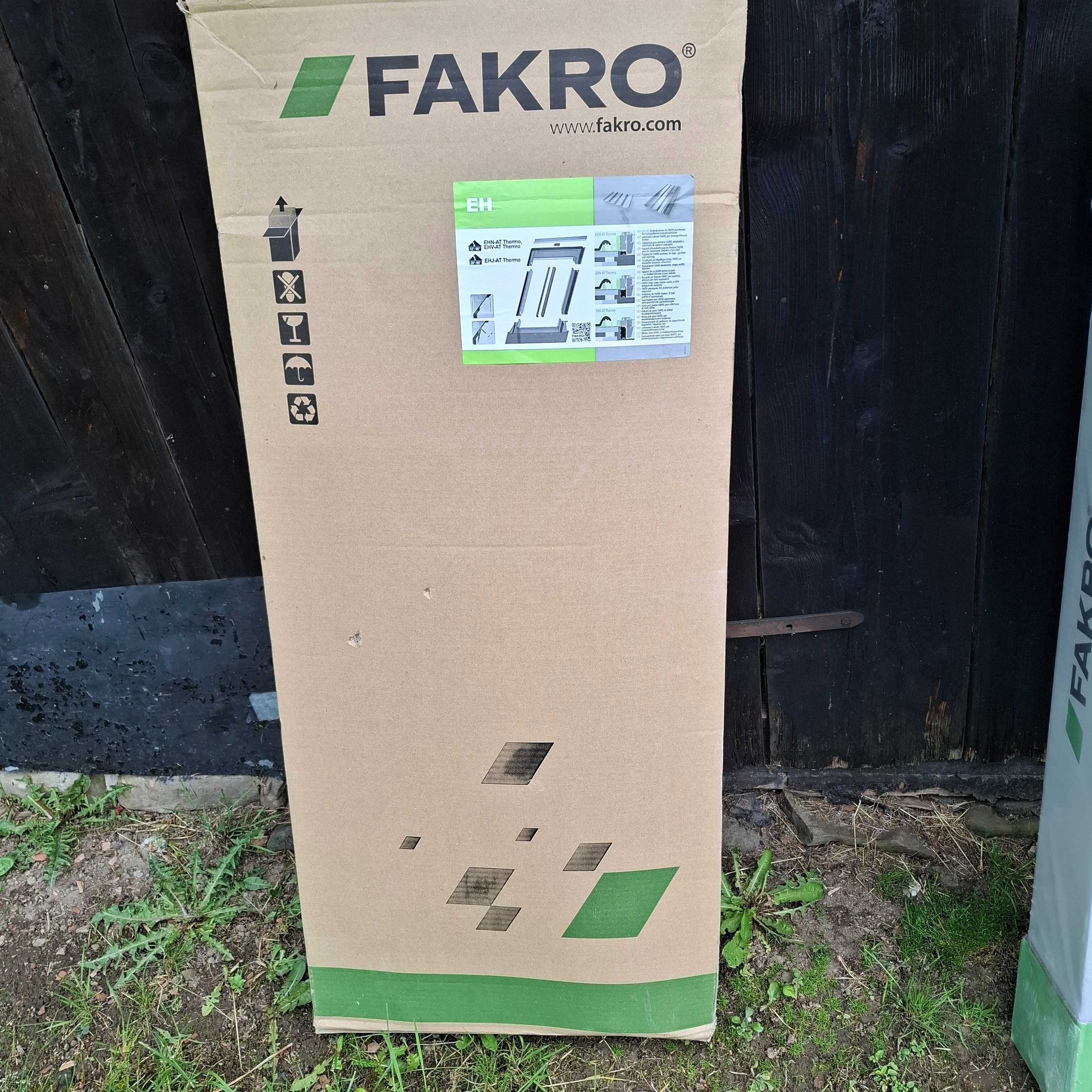 Okno dachowe FAKRO FTP-V U4 z kołnierzem
