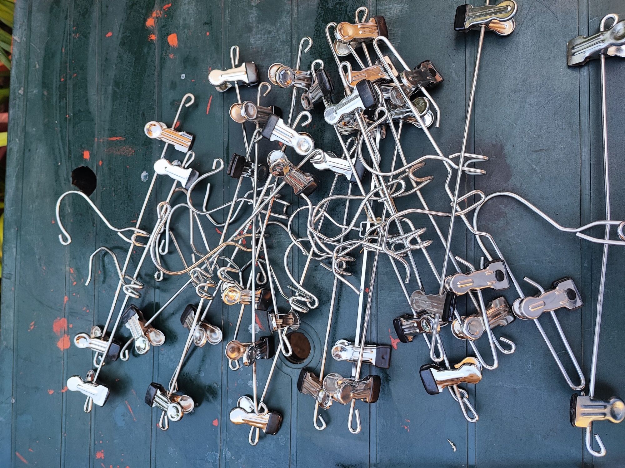 Cabides em metal para saias ou calças