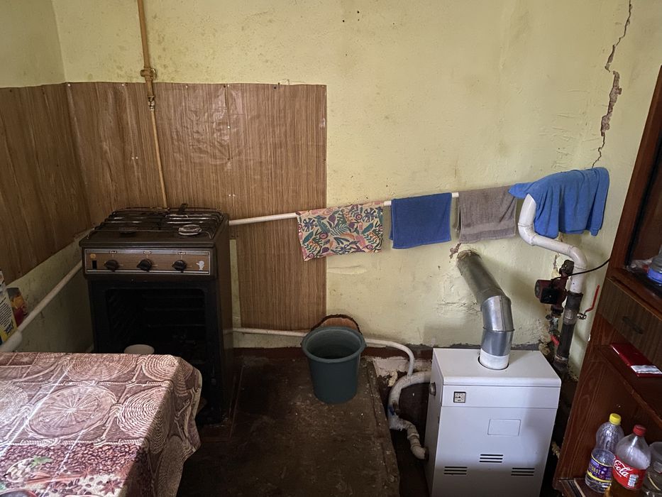 Будинок, асфальт, газ, інтернет