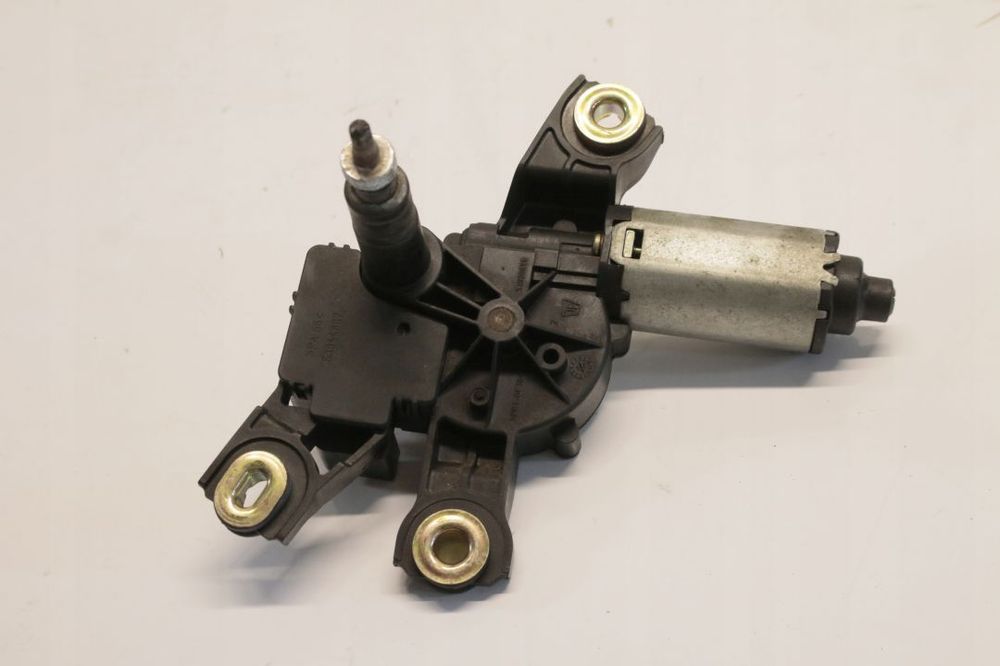 silniczek klapy Passat B6 kombi