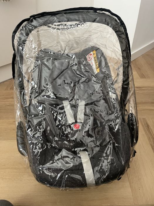 Fotelik Maxi Cosi Pebble Plus + baza + folia przeciwdeszczowa