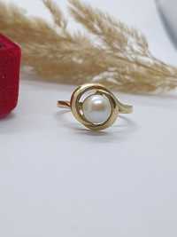 Gustowny pierścionek z perłą ze złota, złoto pr 333