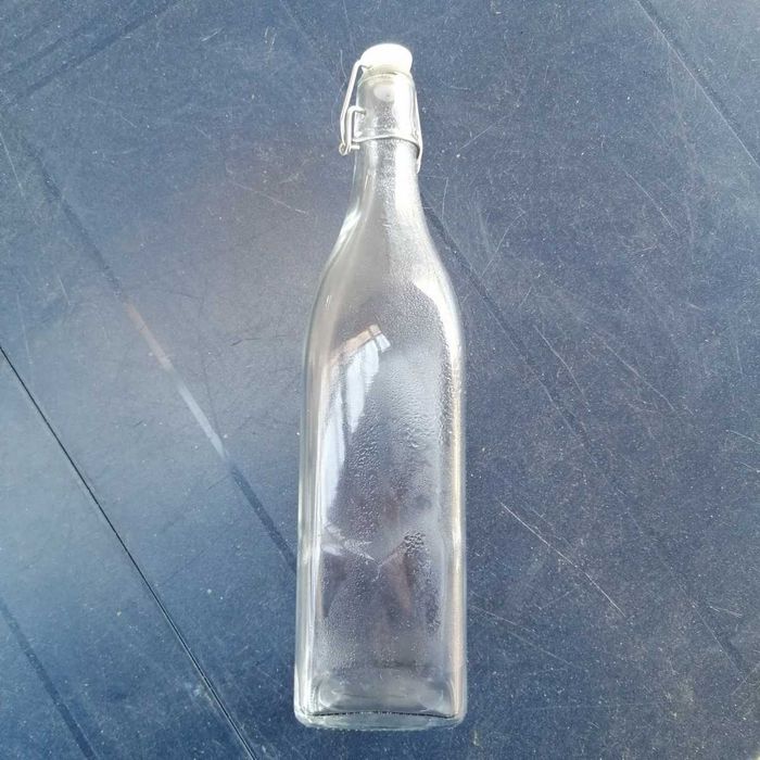 Garrafa de água reutilizável feita em vidro