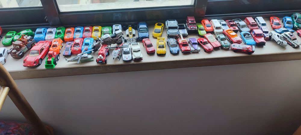 Mini carros maioria hotwweels