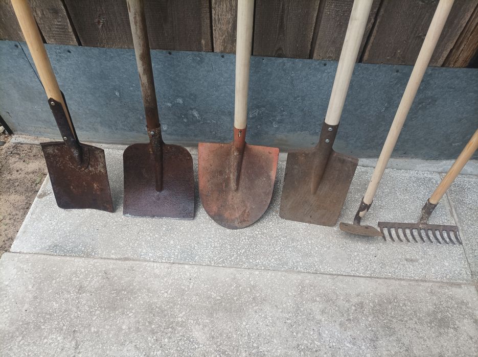 Narzędzia ogrodnicze.szpadel łopata,grabki.