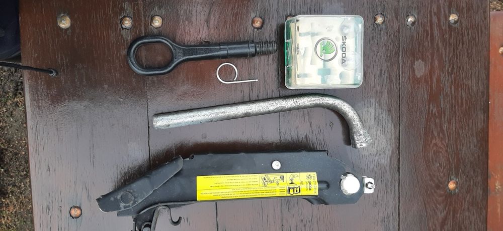 Органайзер в запаску шкода а 5